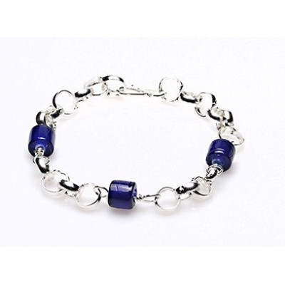 Surinaamse Lontai armband met blauwe kralen voor een baby